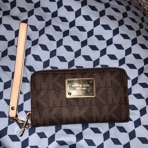 Michael Kors wallet/wristlet